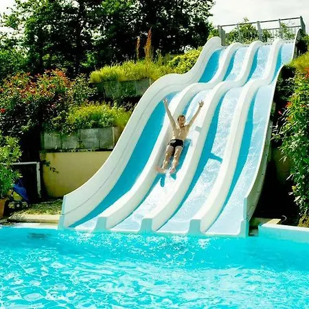 Camping **** Piscine - Foret - Plage 300m *
