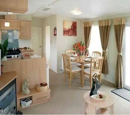 Camping **** Piscine - Foret - Plage 300m مكان تخييم *